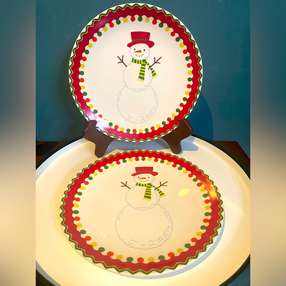 Set of 2 Sur La Table 9" Snowman Holiday Plate Red White  - Rare and HTF